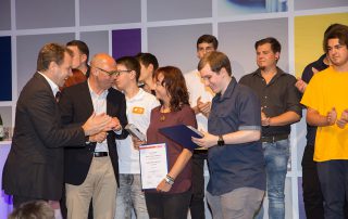 Lehrlingswettbewerb Industrie 4.0, 2017, Tanja Gattringer erhält Urkunde, Foto waldsoft